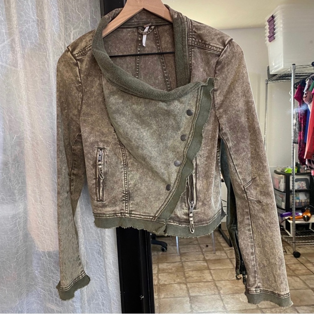 Free People XS Green Acid Wash Cropped Snap Button Cowl Neck Motto Jacket